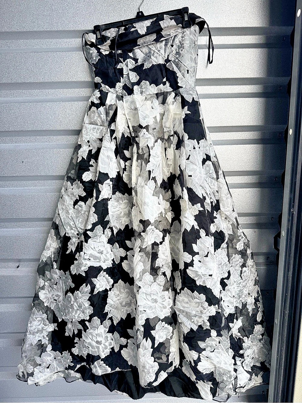 B. Darlin Floral Maxi Dress in Black & White Size 5/6